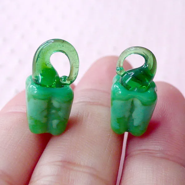 3D Green Pepper Lampwork Charm / Bell Pepper Glass Charm / Sweet Pepper Glass Pendant (2pcs / 9mm x 19mm) Miniature Vegetable Food CHM2033