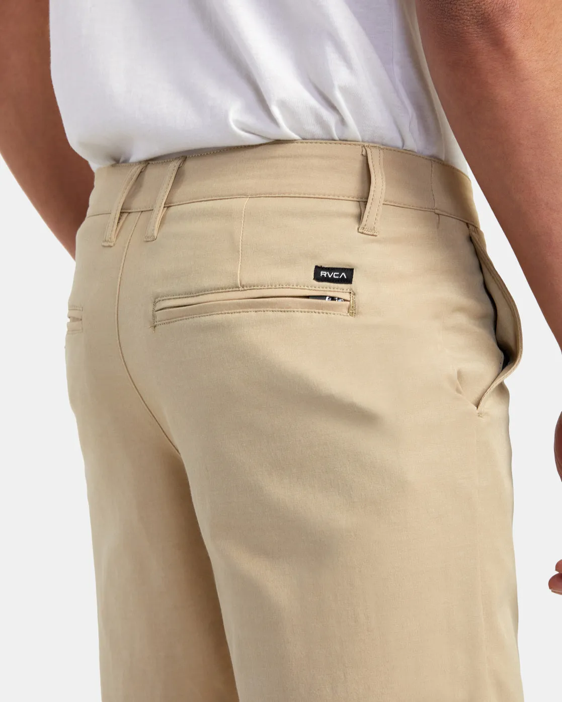 Back In 19" Hybrid Shorts - Khaki